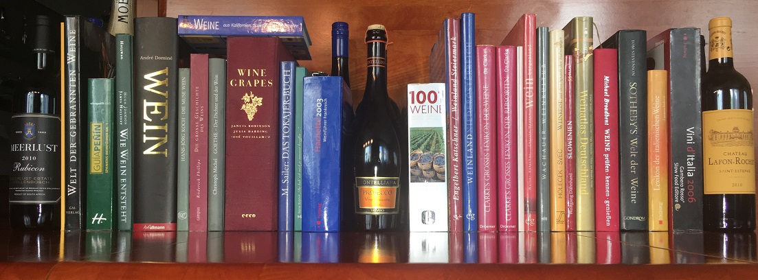 viele Weinbücher = Umfang des Weinglossars