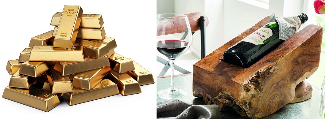 teuerste Weine der Welt - Goldbarren und Flasche in Holzblock